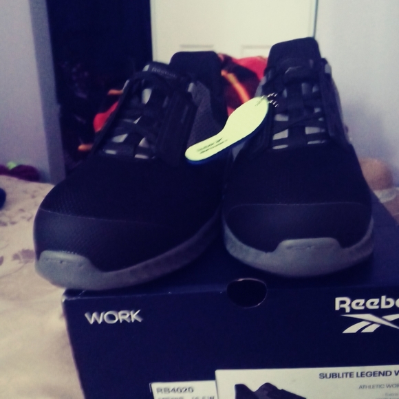 Reebook - Picture 3 of 7